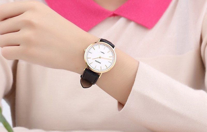 Đồng hồ mặt kim, số la mã được xem là biểu tưởng cho phong cách cổ điển